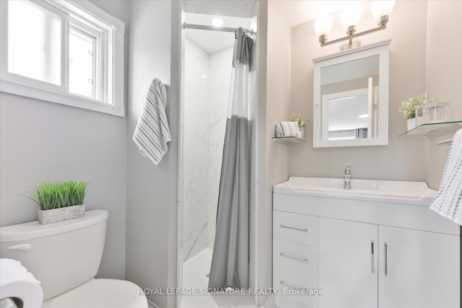 4168 Wheelwright Crescent photo 24