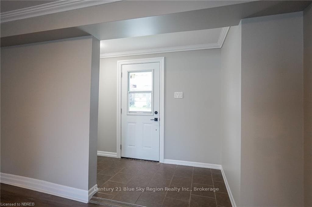 523 MCINTYRE Street photo 10