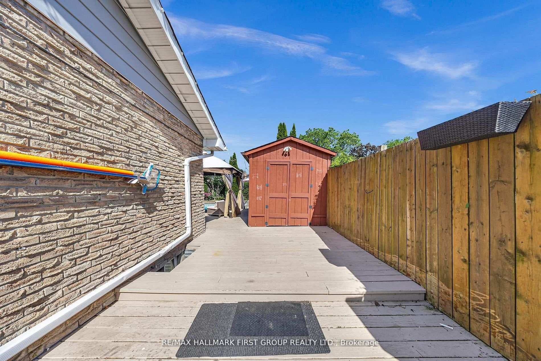 975 Brenda Court photo 33