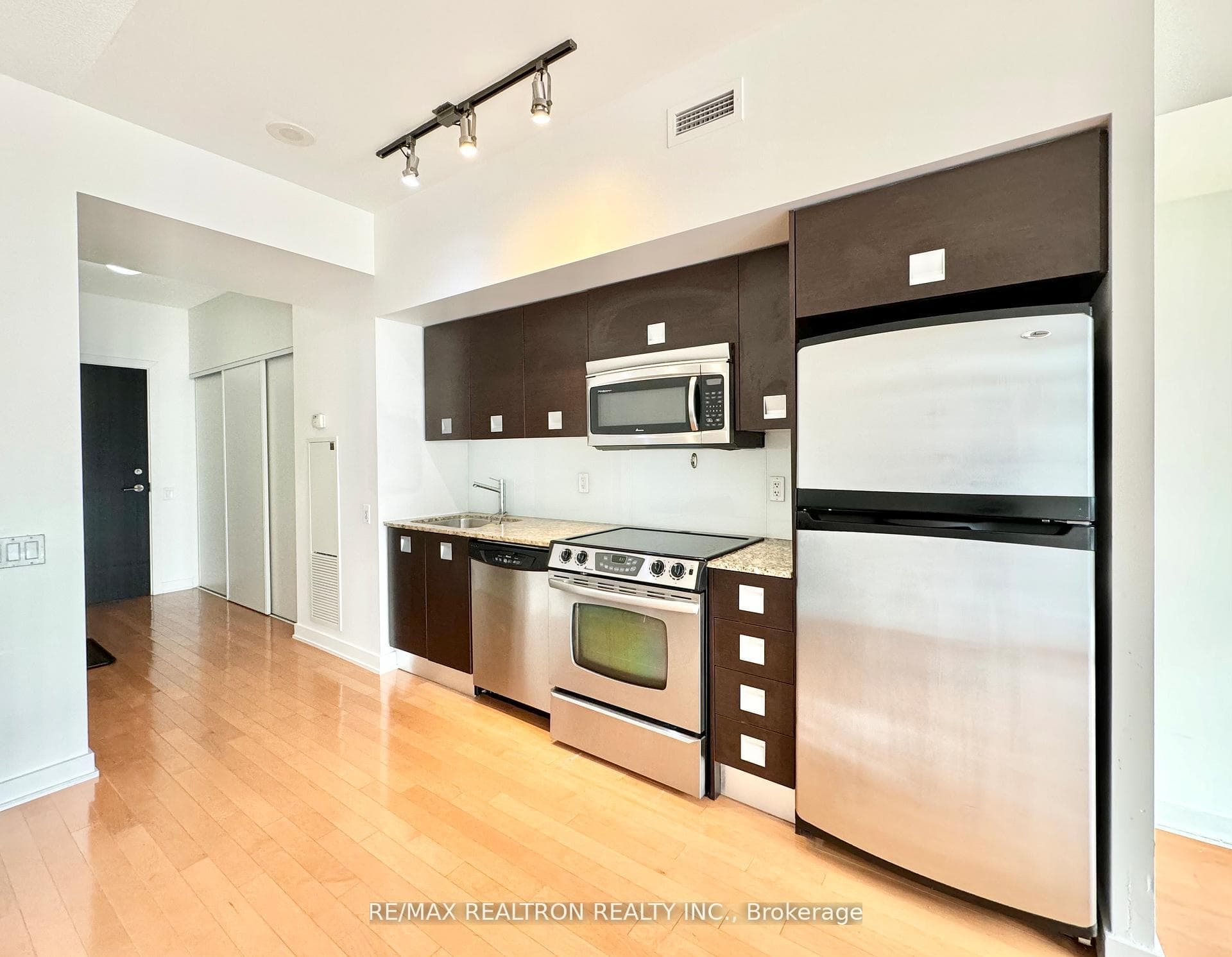 33 Charles Street Unit 1404 photo 8