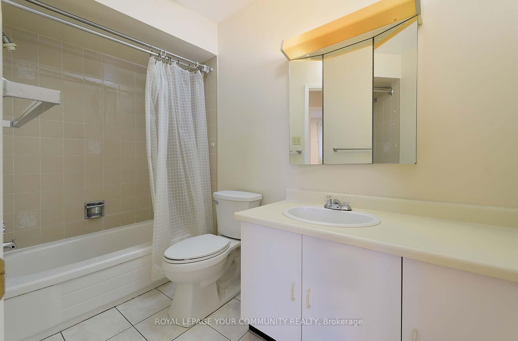 Upper Level Main Bathroom