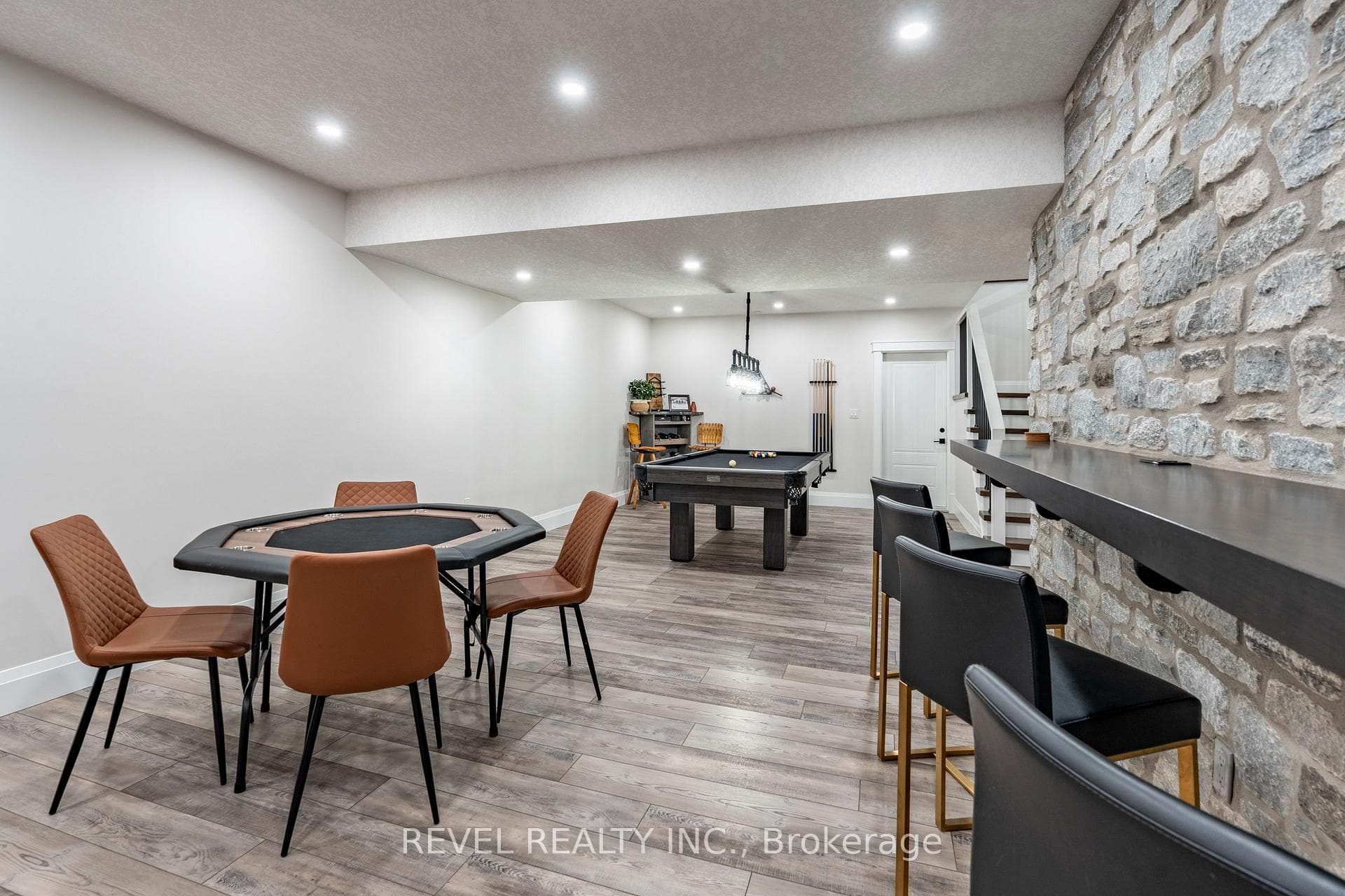 7404 Wellington Road photo 21
