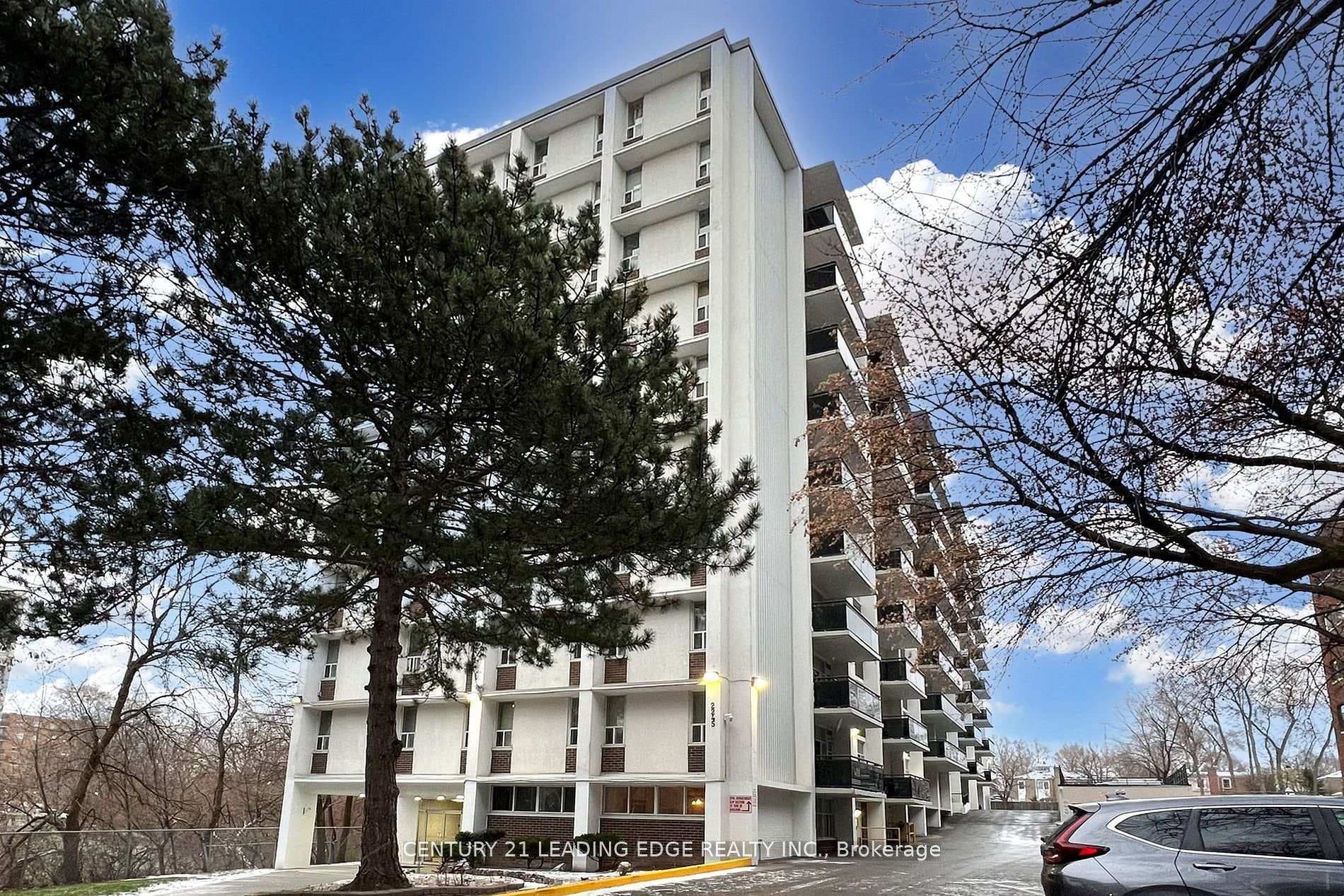 2245 Eglinton Avenue Unit 1005 photo 2