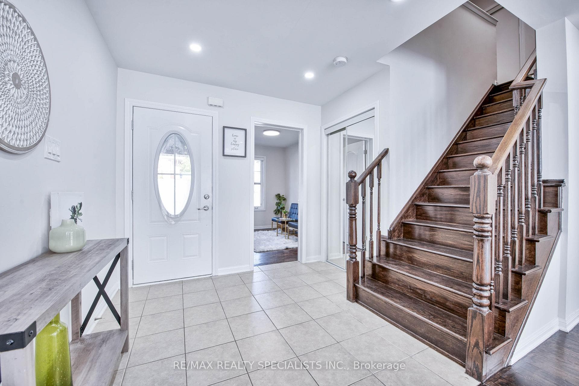 282 Cedric Terrace photo 4