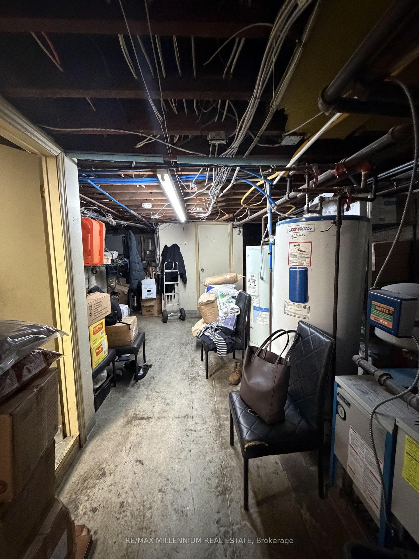 2392 Bloor Street photo 23