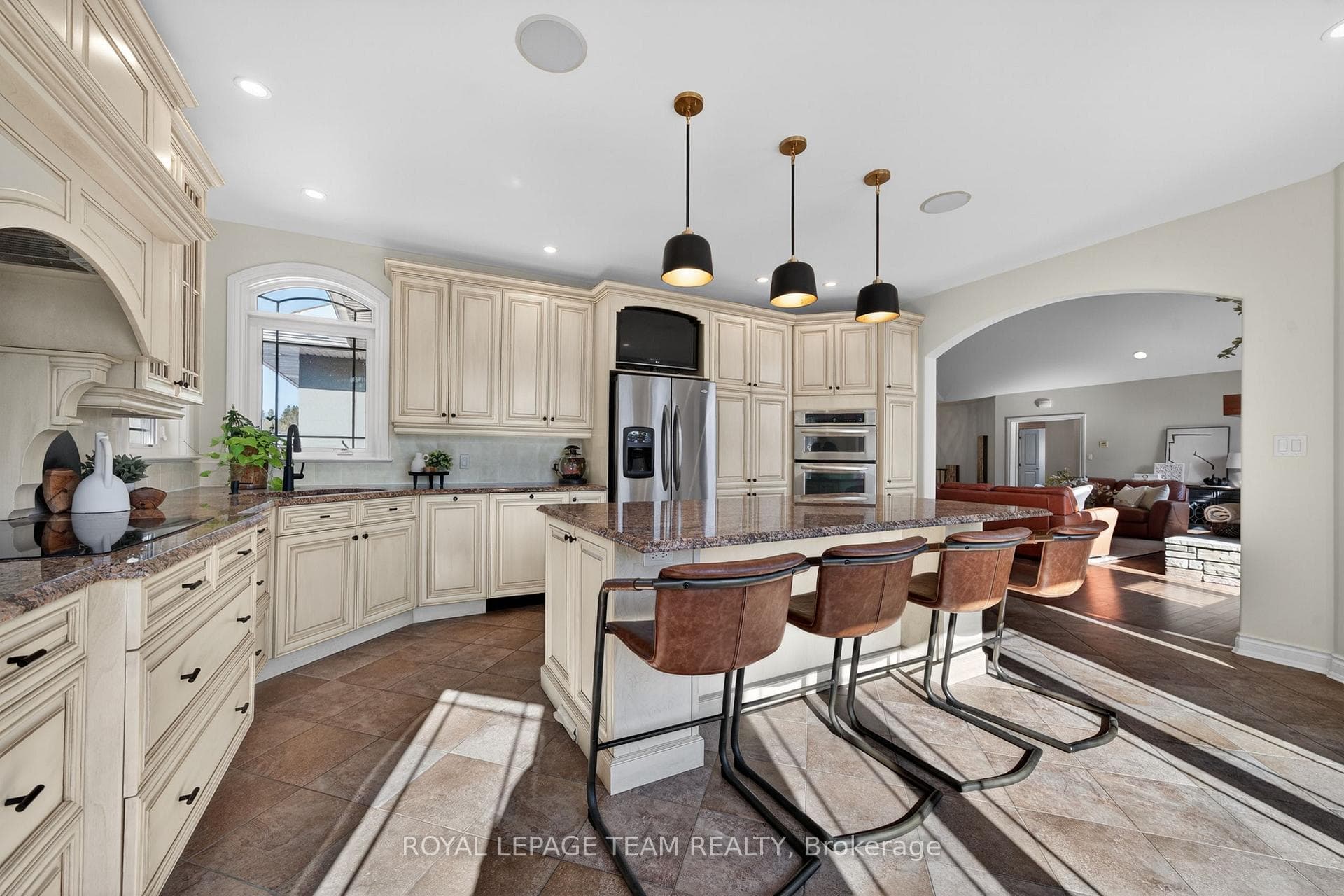 Newly renovated backsplash and hardware