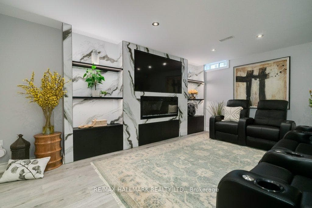 245 Cranbrook Crescent photo 27