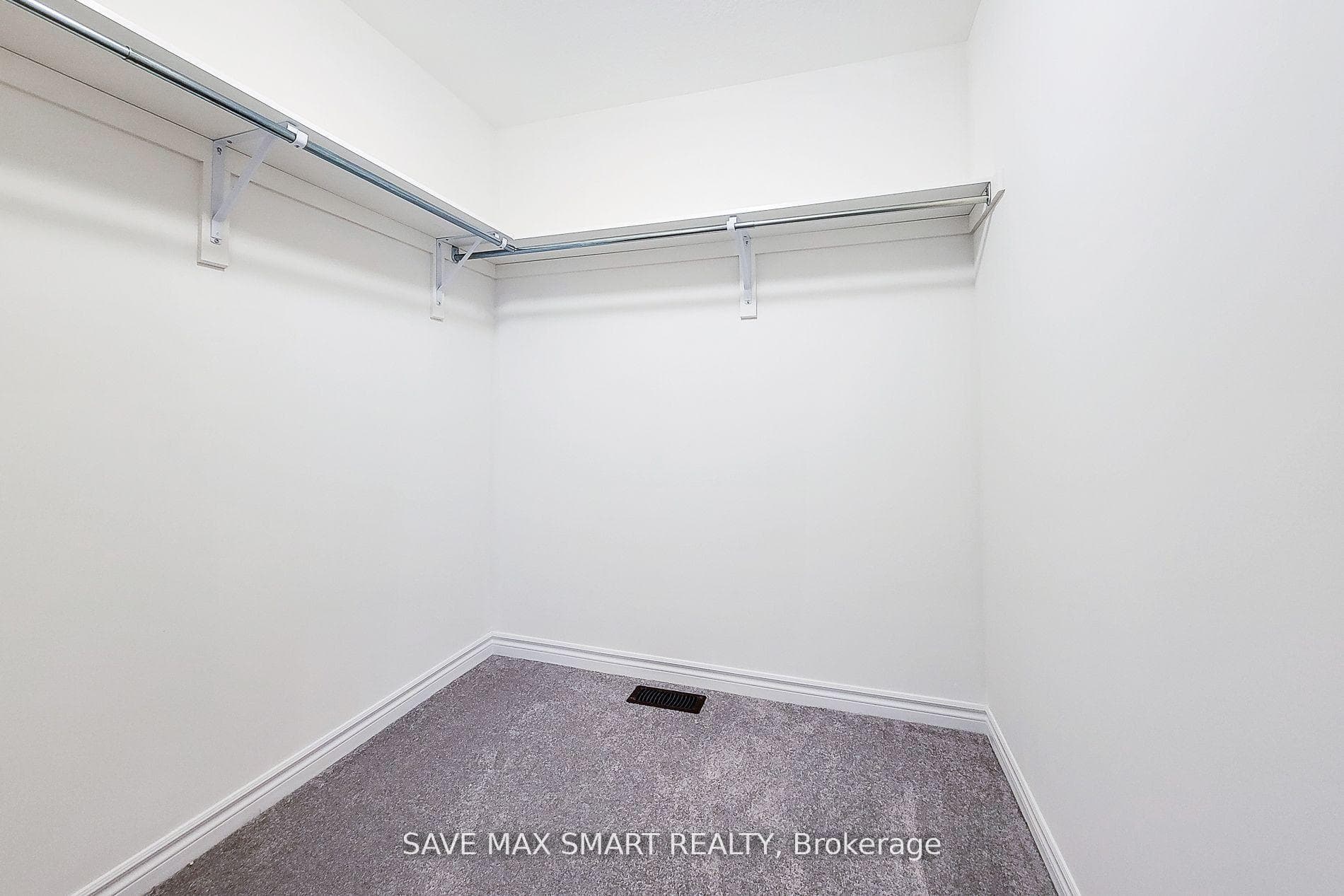 62 Hitchman st Street photo 23