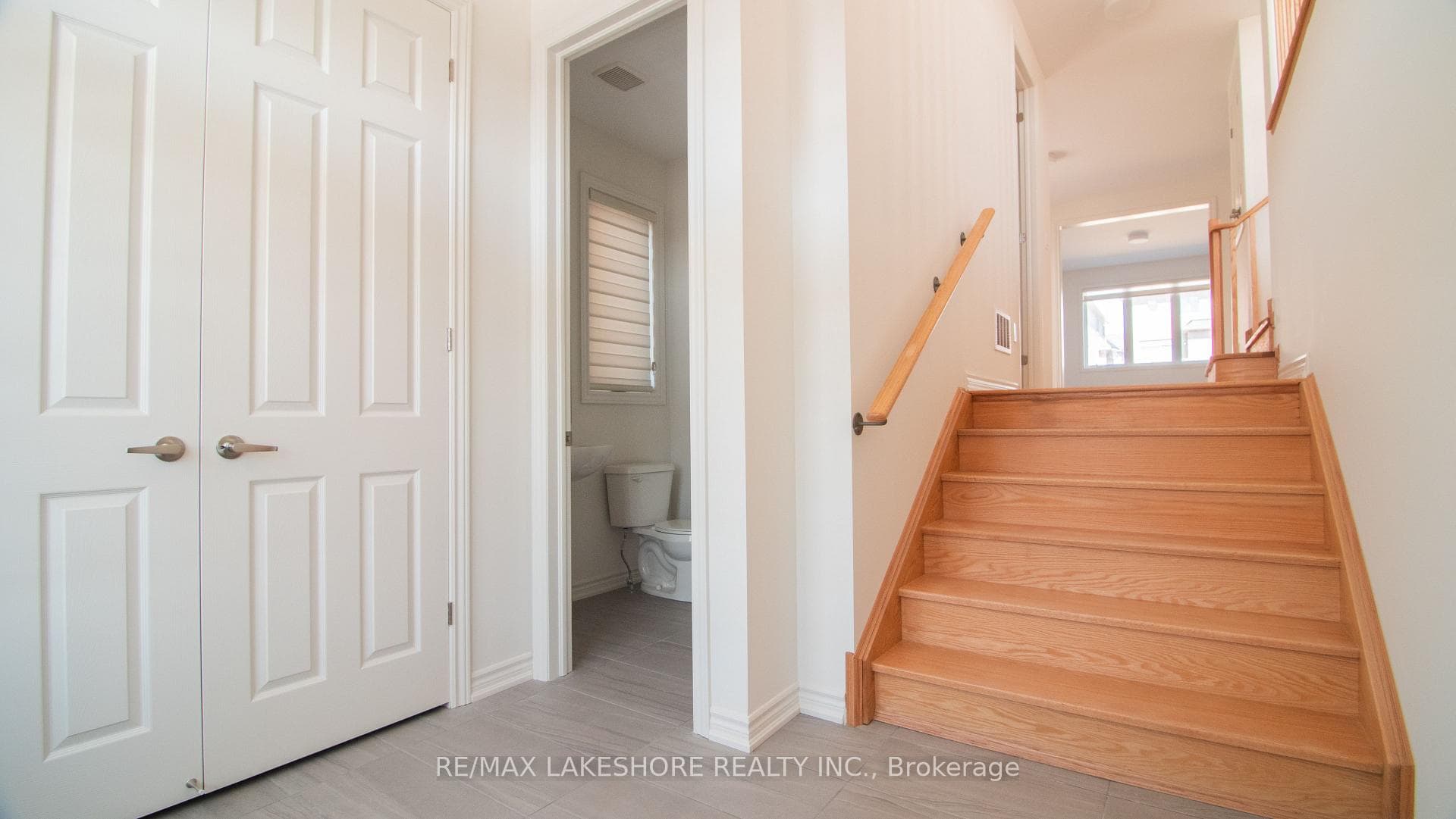 1073 Trailsview Avenue photo 2