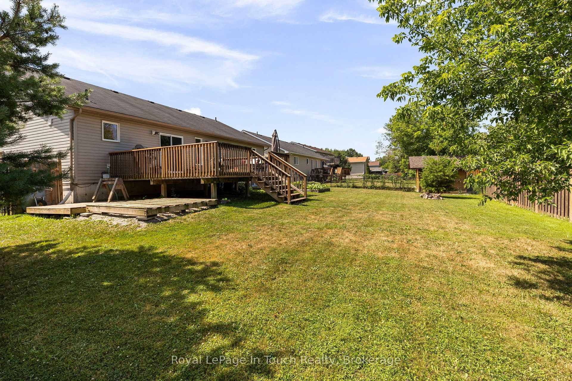66 Donlands Court photo 2