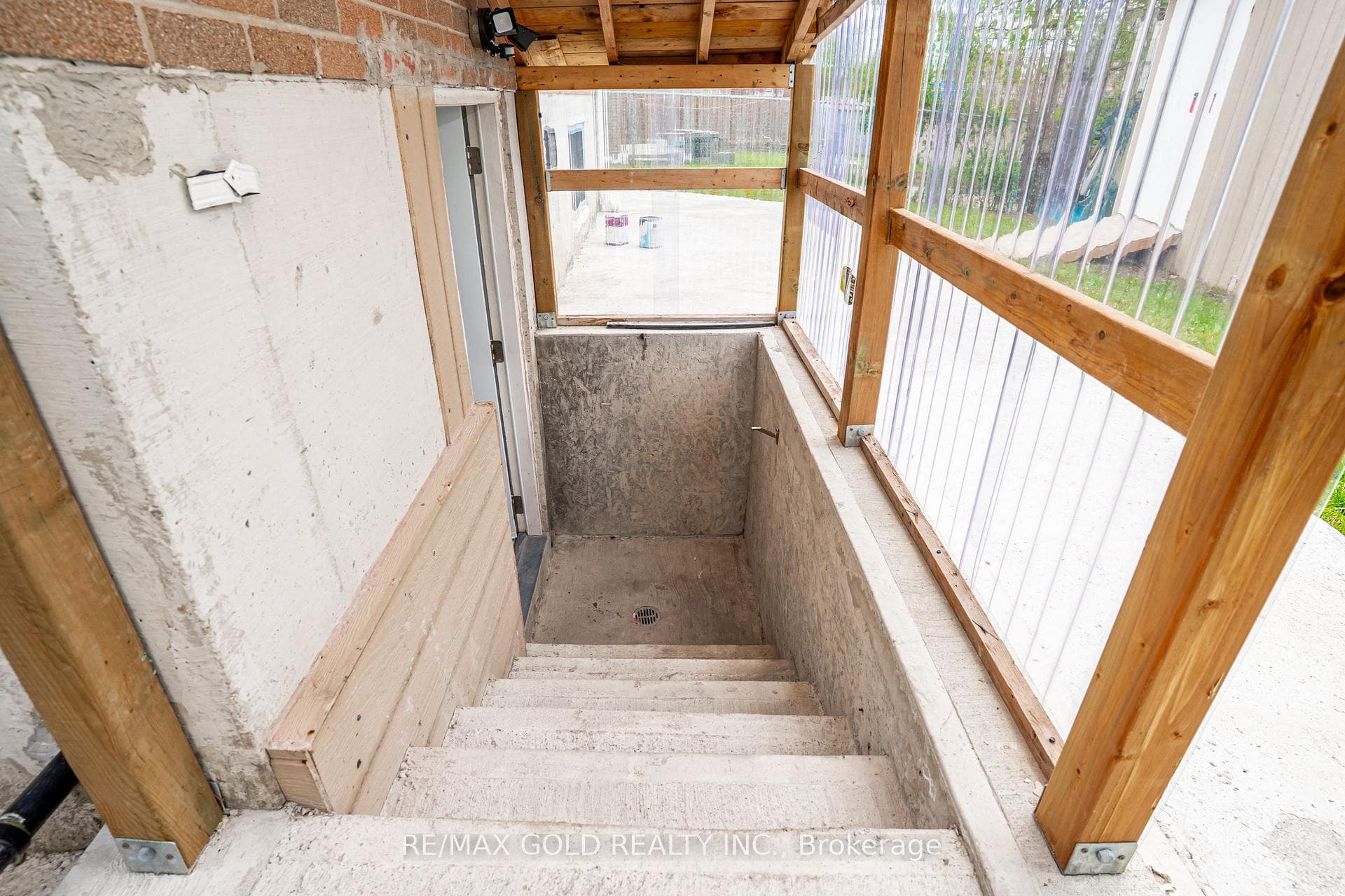33 Garside Crescent photo 35