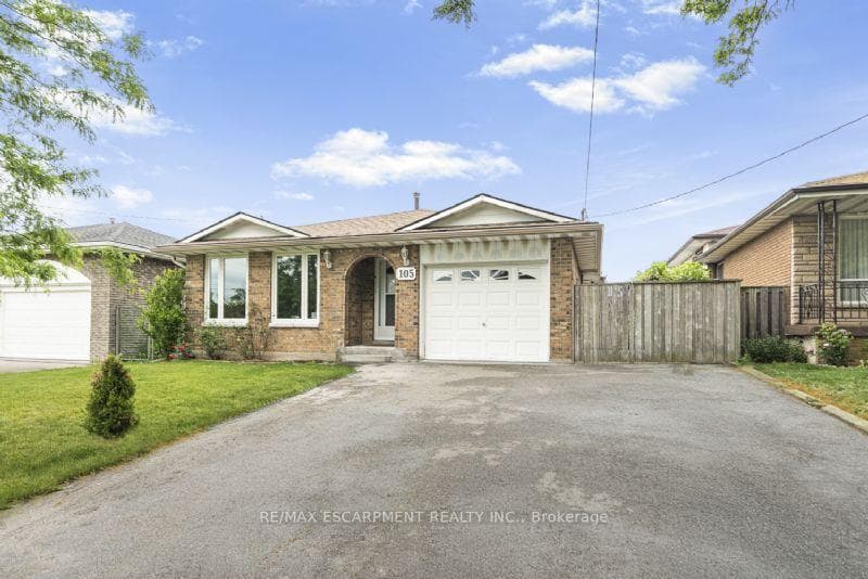 105 Lavina Crescent photo 3