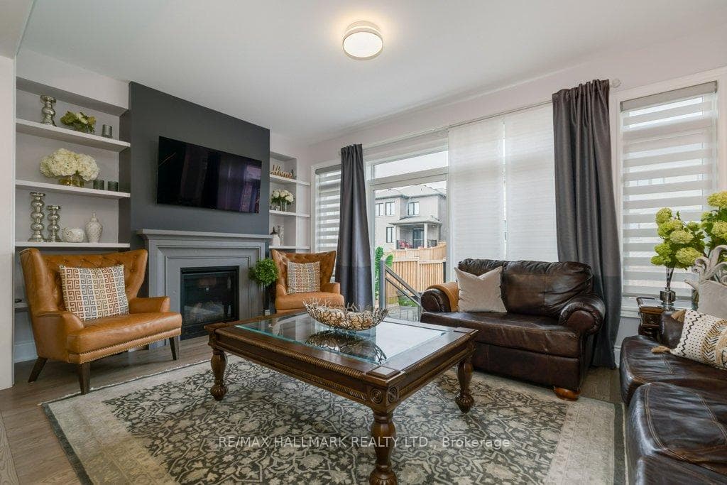 245 Cranbrook Crescent photo 12