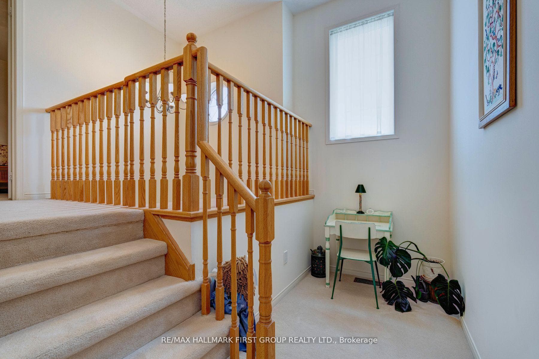 1300 Ashgrove Crescent photo 16