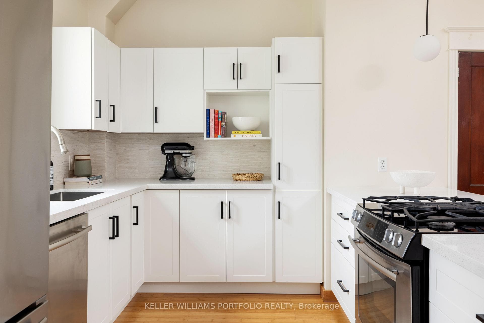 So much cupboard space!