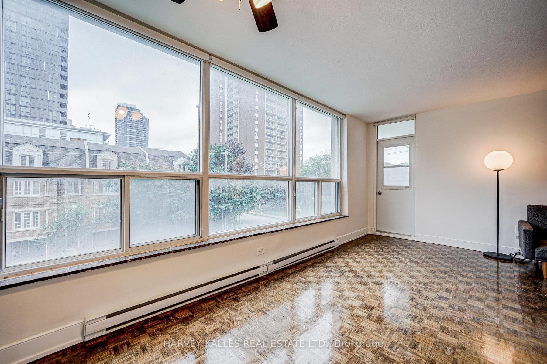 133 Erskine Avenue Unit 701 photo 6