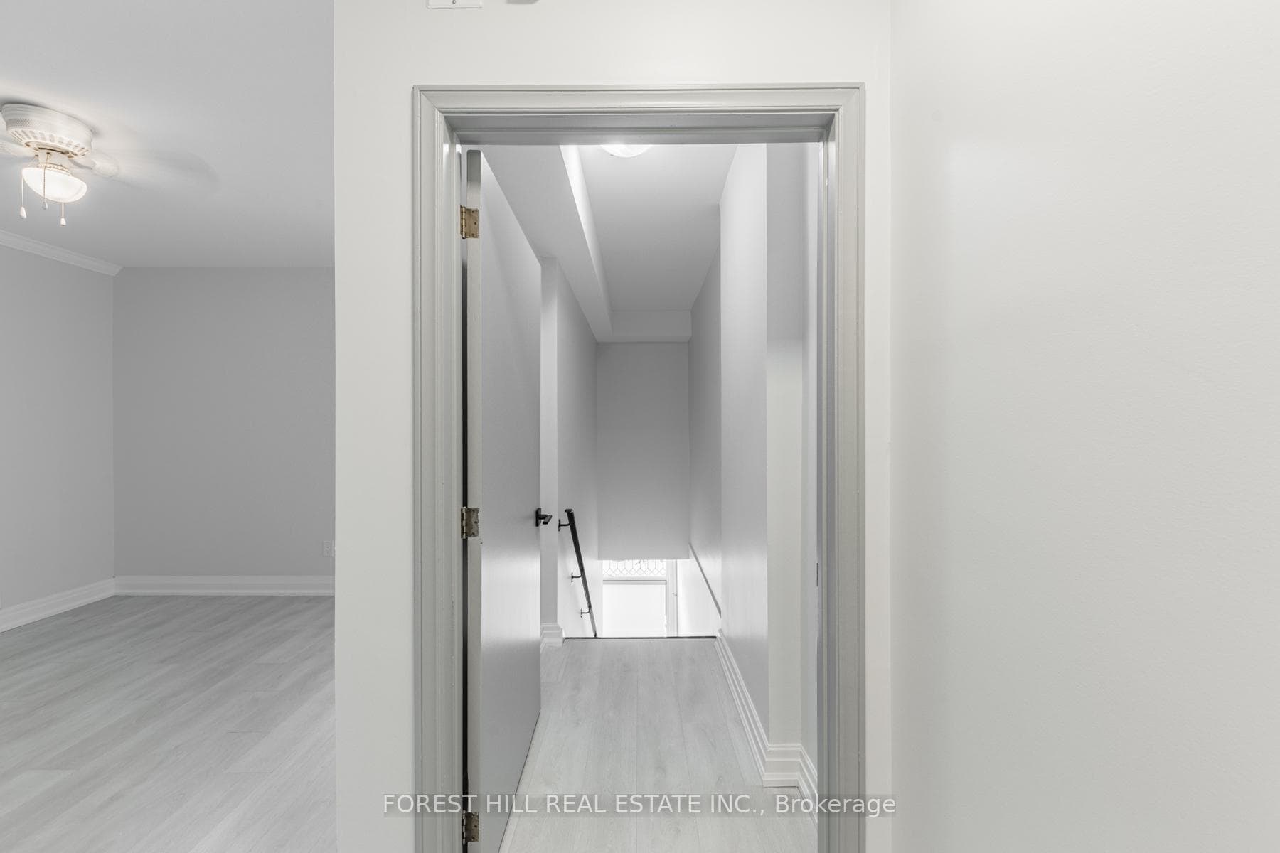 669 St Clair Avenue Unit Upper photo 6