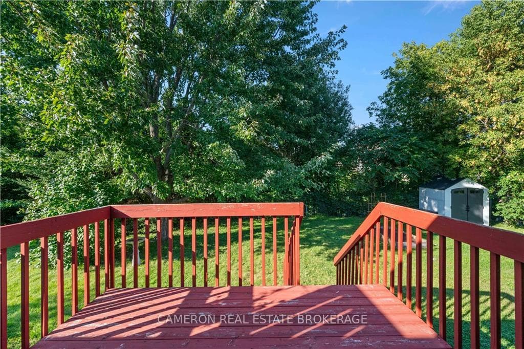 133 BROOKSIDE Crescent photo 24