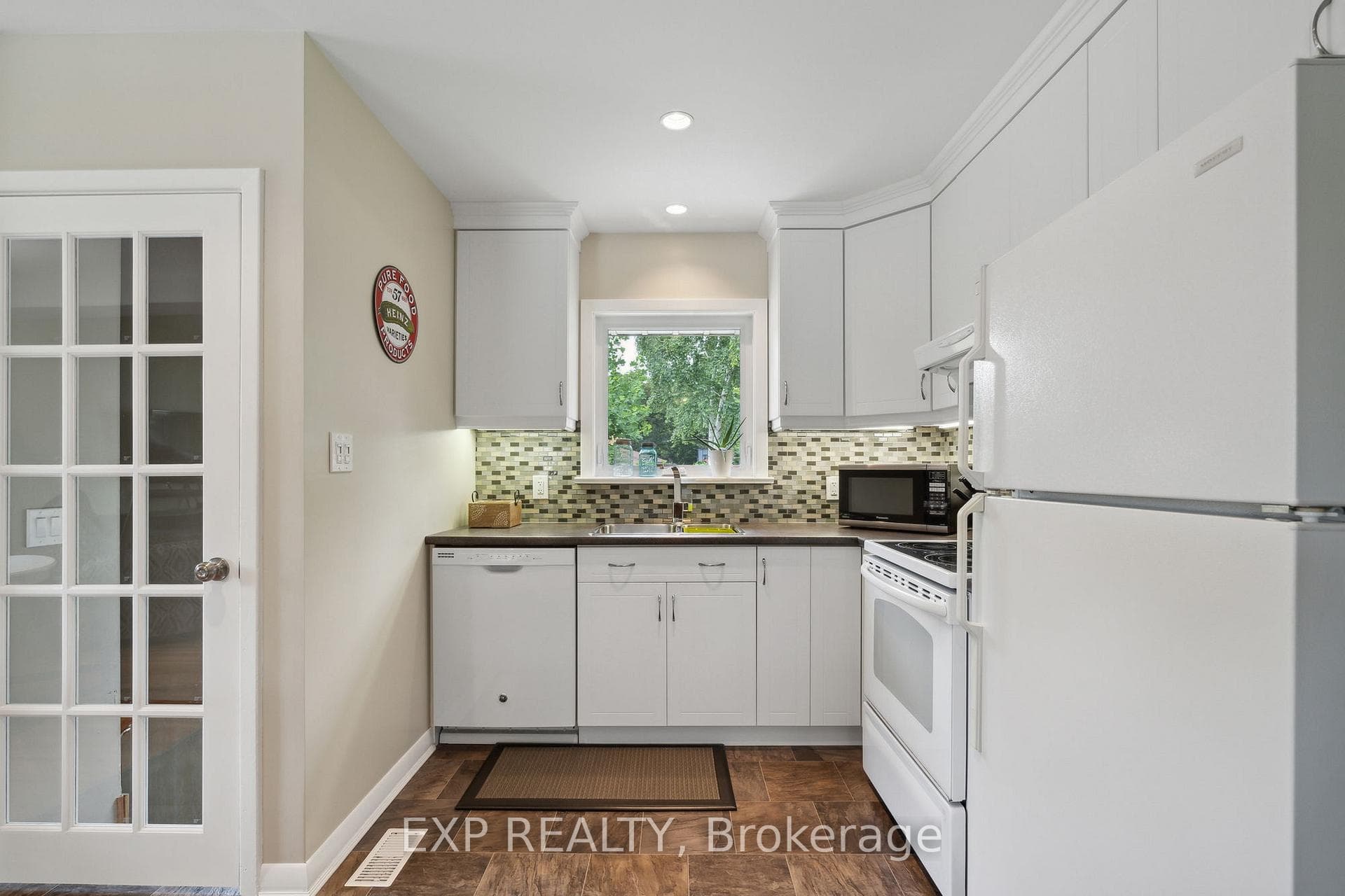 224 Irving Place photo 12