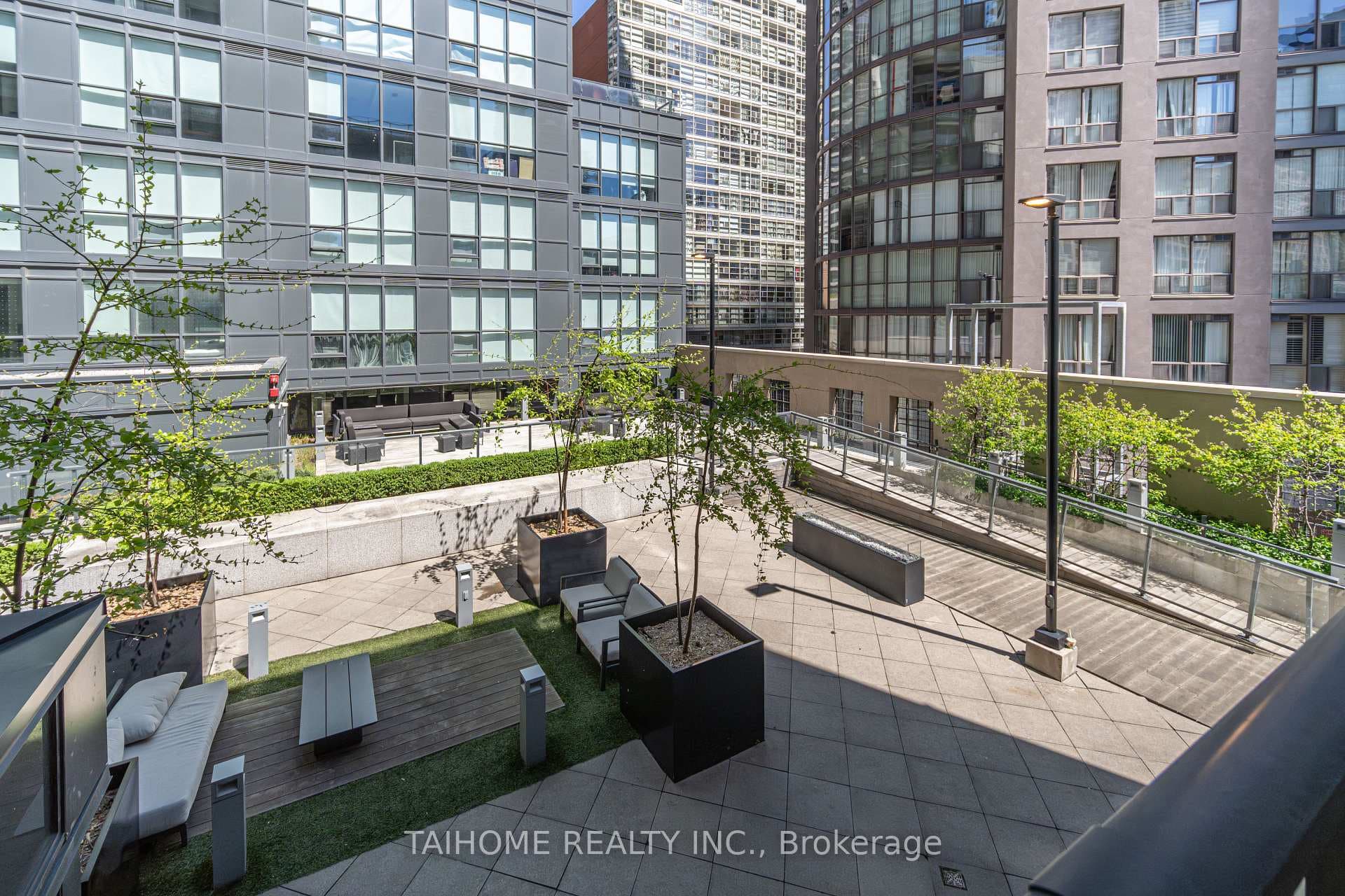 955 Bay Street Unit 307 photo 24