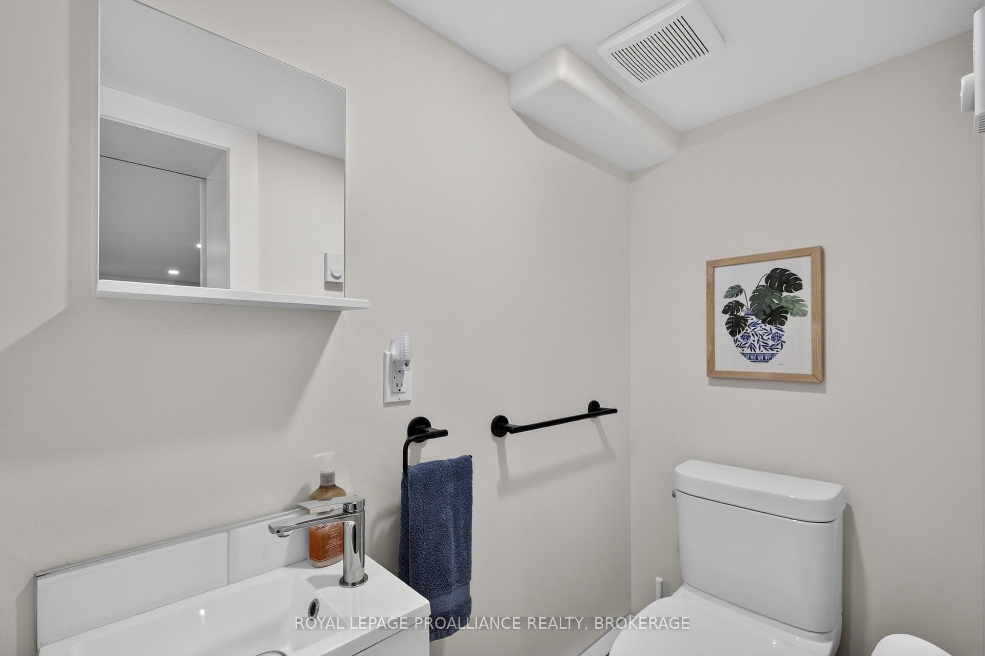 288 Yonge Street photo 29