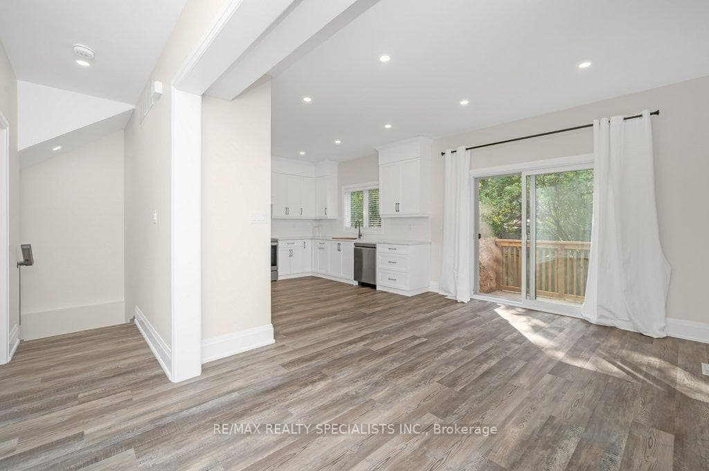 137 Peter Street photo 10