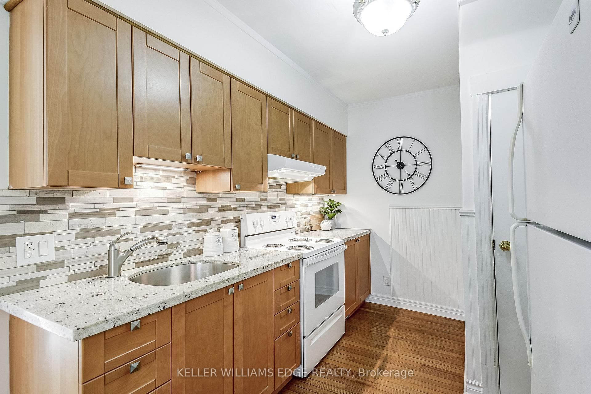 79 Mountain Avenue photo 11