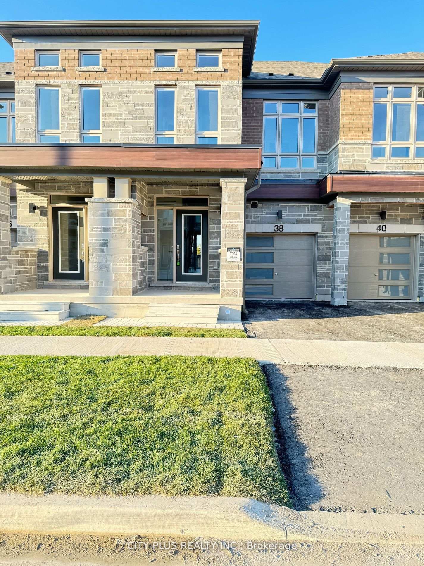 38 Schmeltzer Crescent photo 1