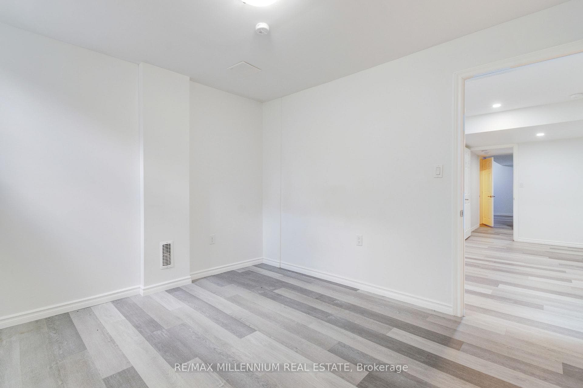 481 Bessborough Drive photo 25