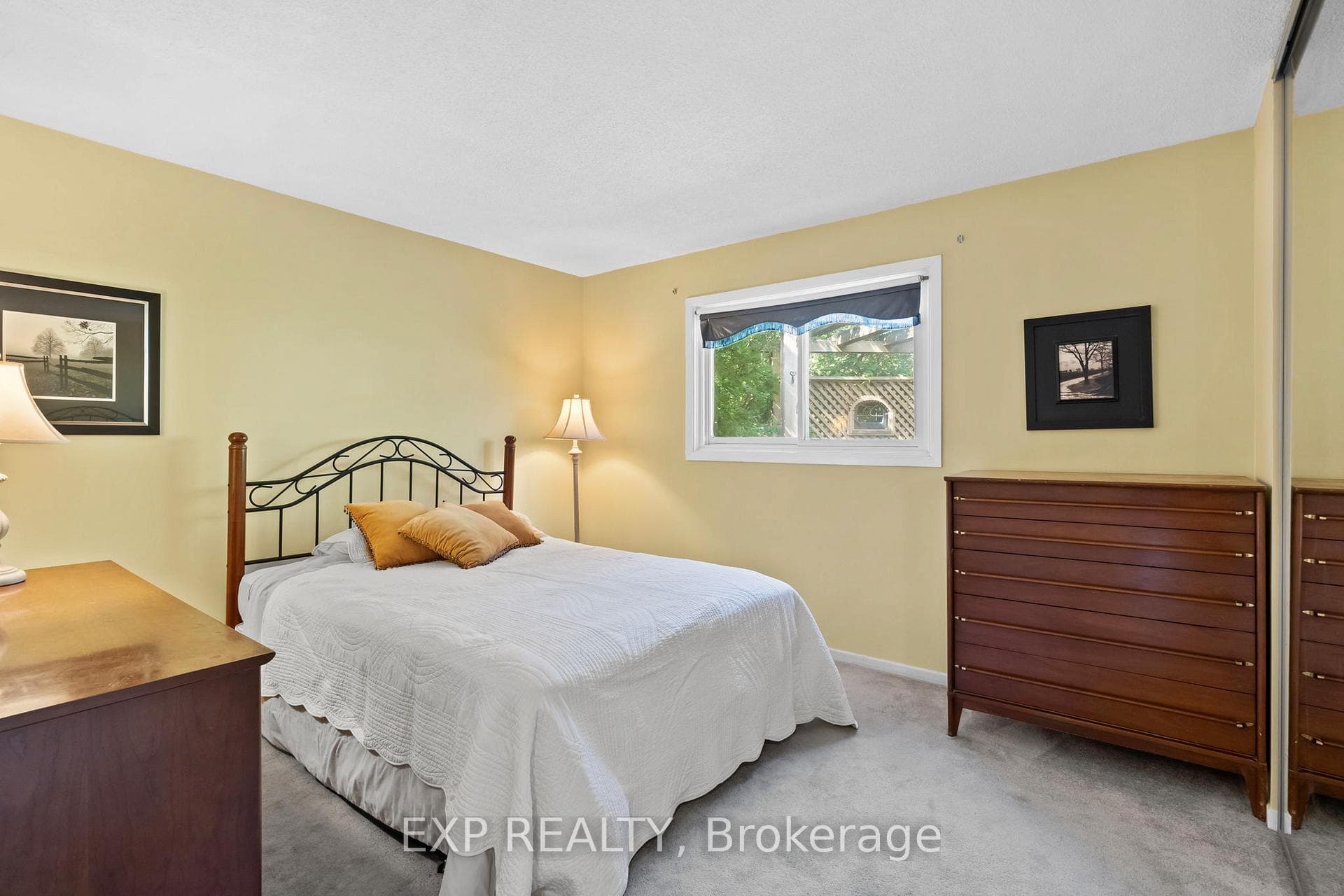 97 Mercer Crescent photo 9