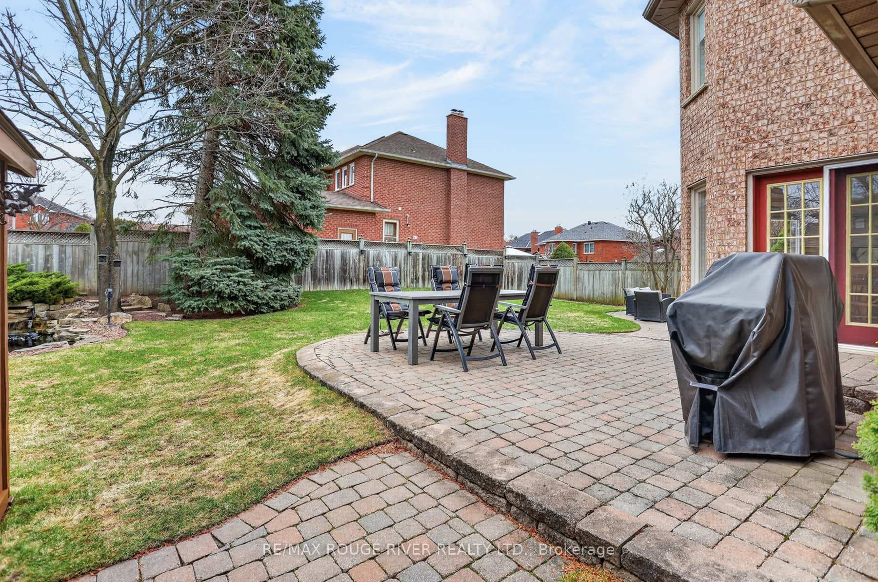 60 Emmett Place photo 42