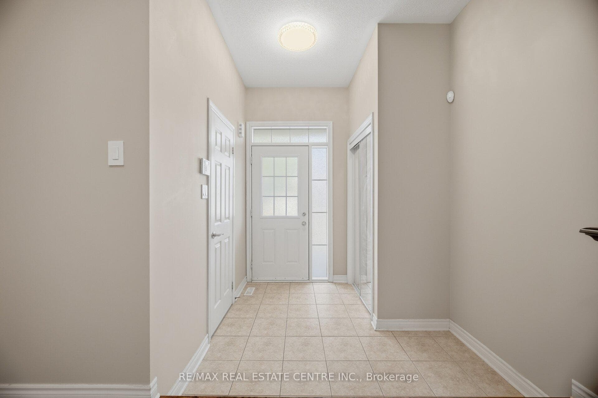 366 Hobbs Crescent photo 7