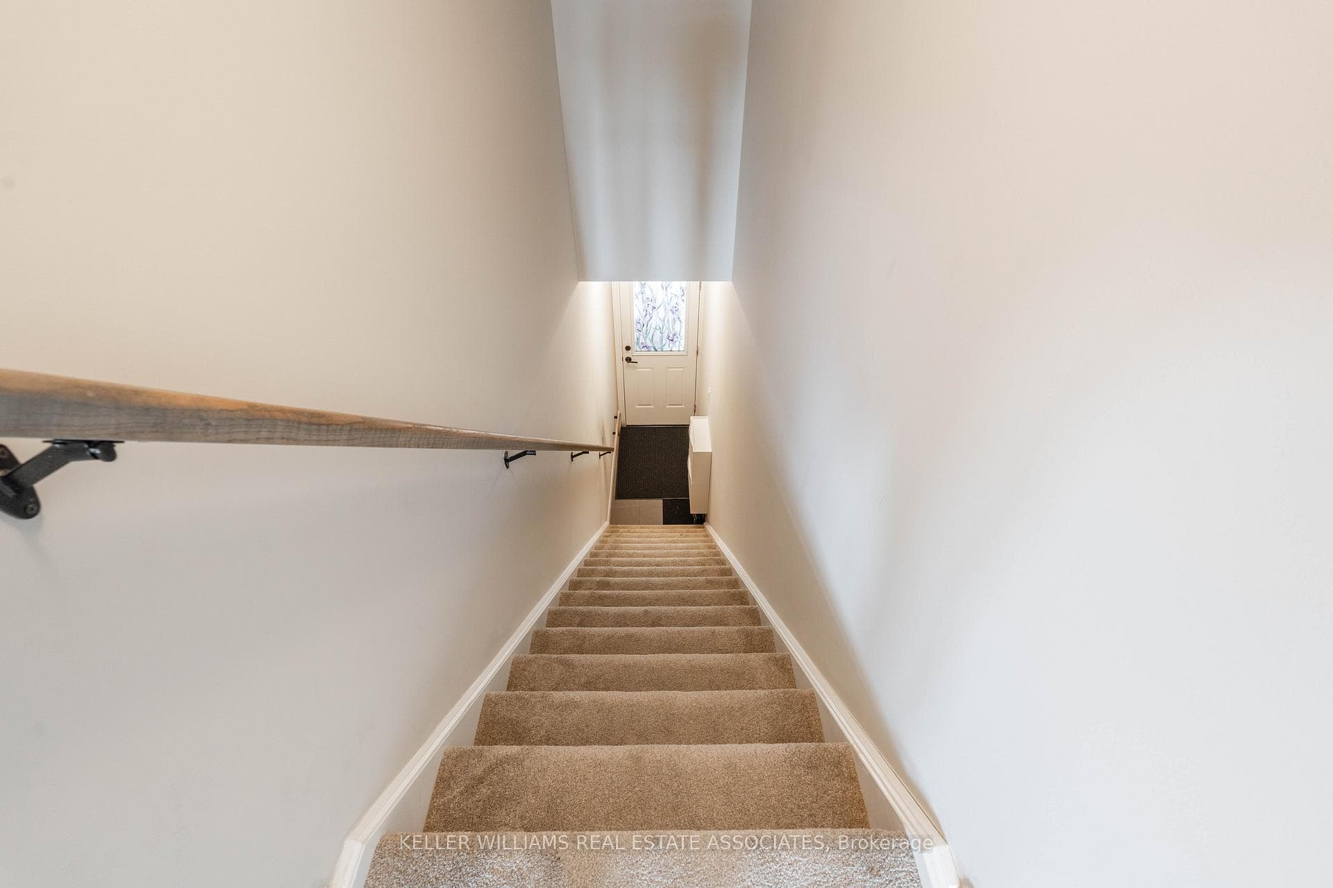333 Gosling Gardens Unit 312 photo 5