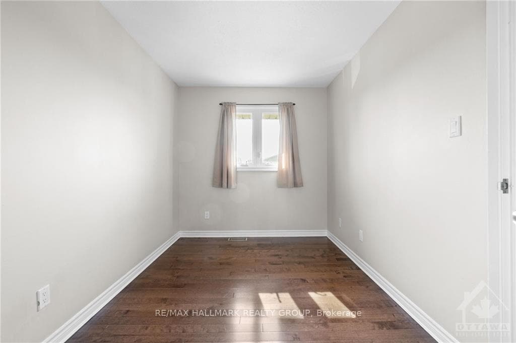 4329 MEADOWVALE Lane photo 17