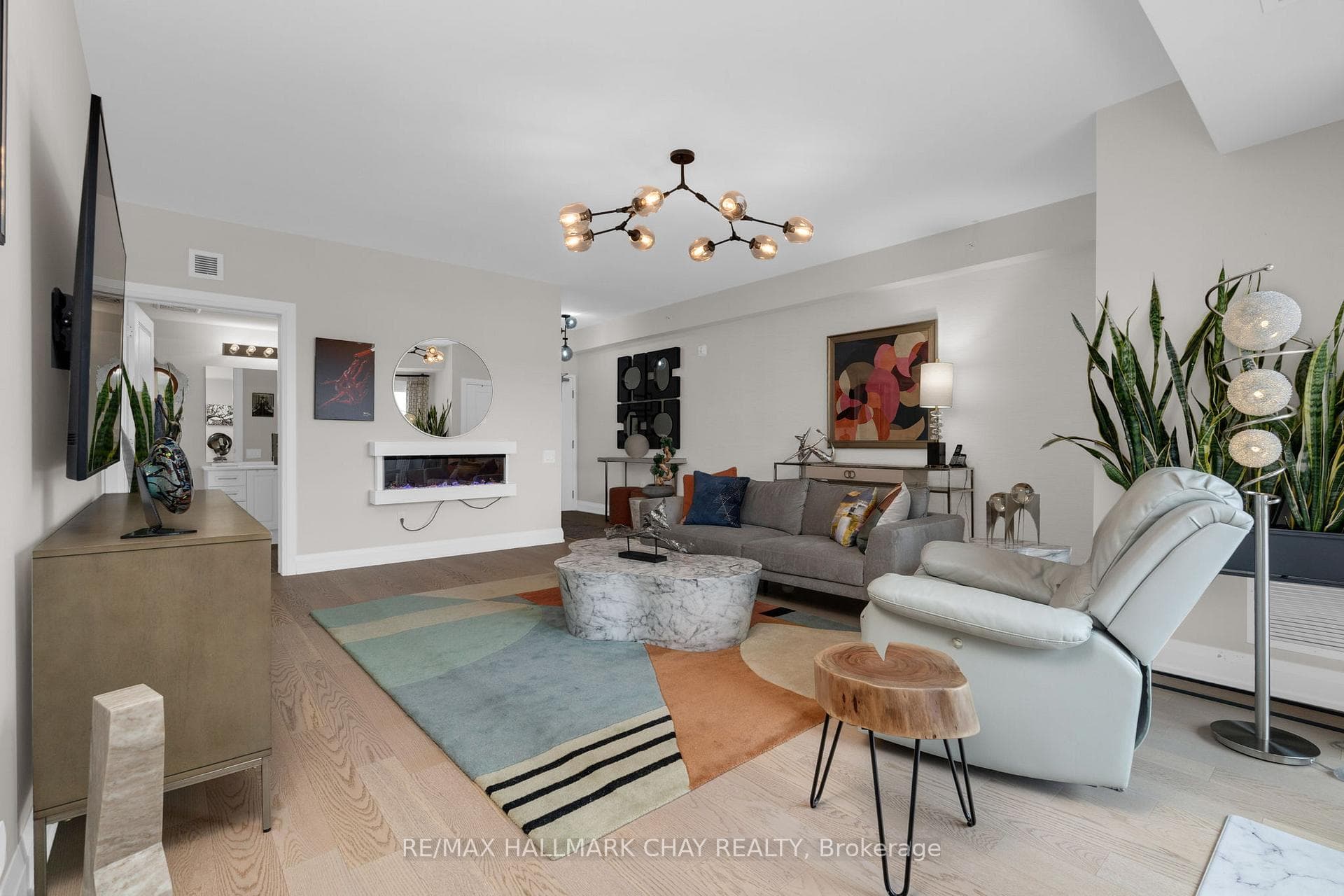 54 Koda St #401 - Spacious CONDO suite