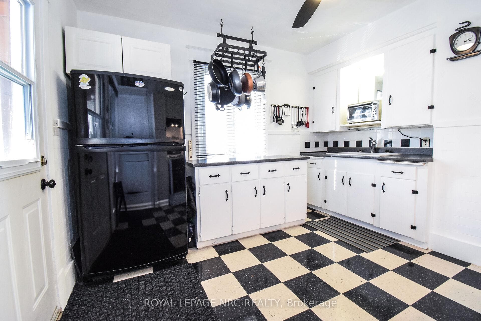110 EASTCHESTER Avenue photo 15