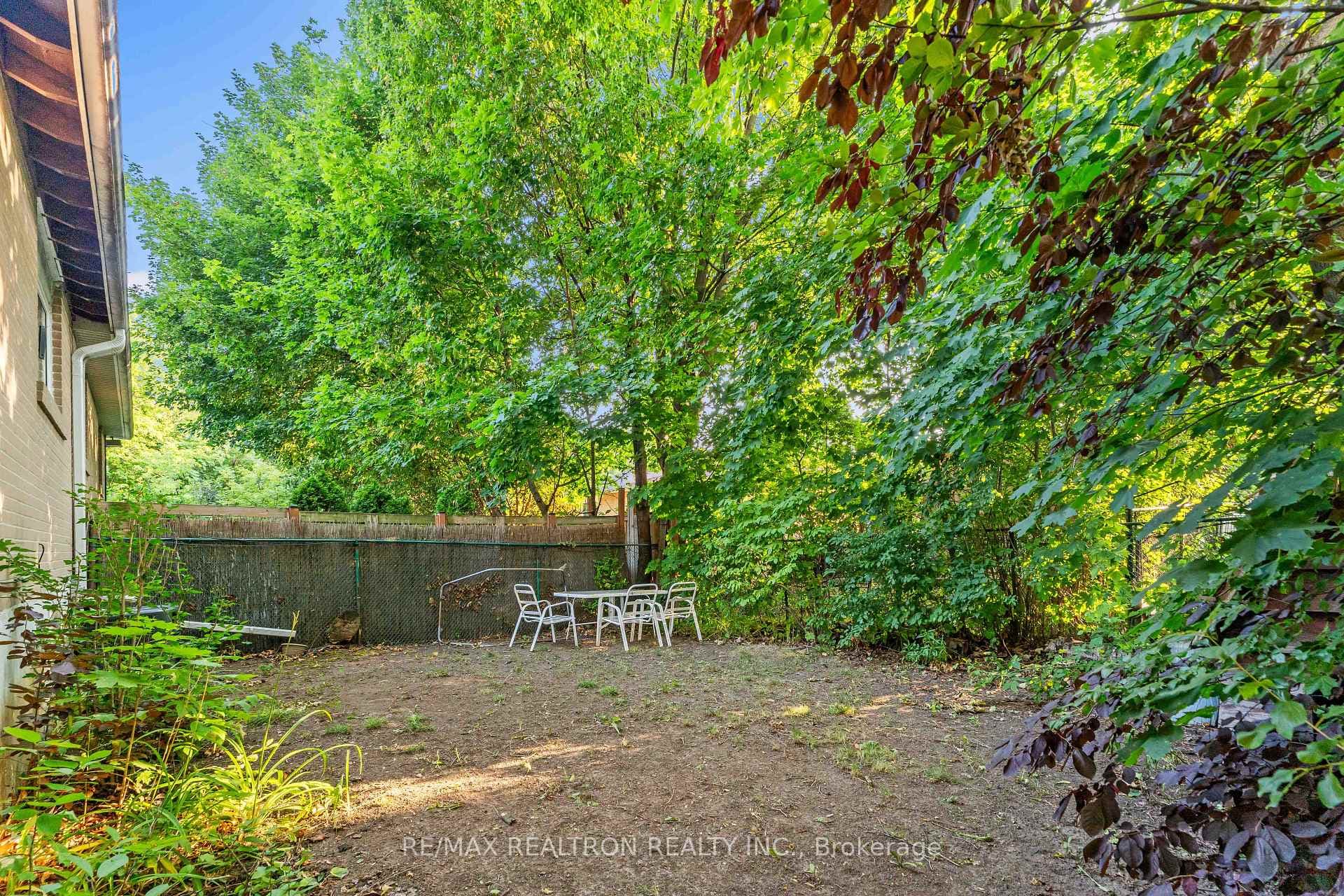 92 Elise Terrace photo 39
