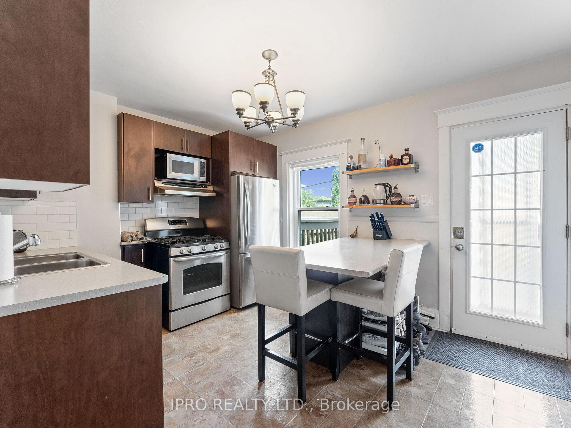 1178 Gerrard Street photo 2