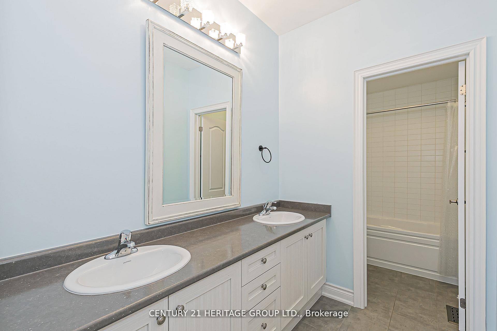 2 Roy Harper Avenue photo 24