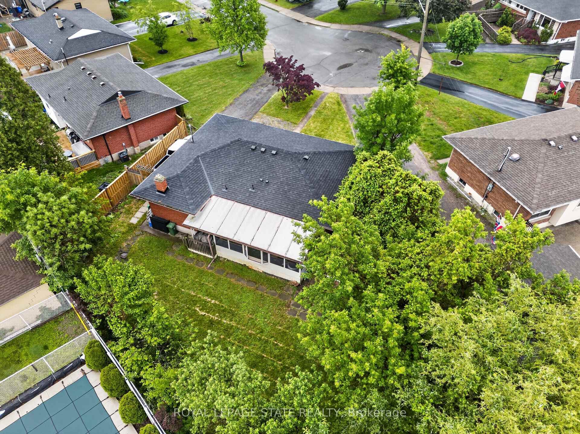 33 Kenwood Crescent photo 40
