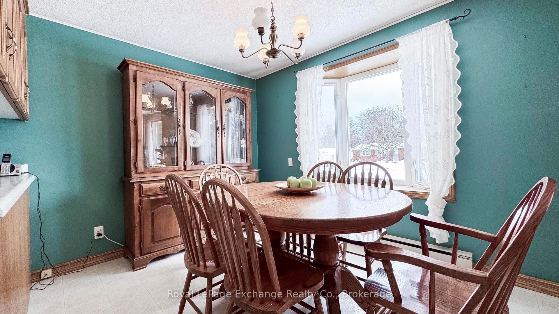 Eat-in kitchen and dining area.