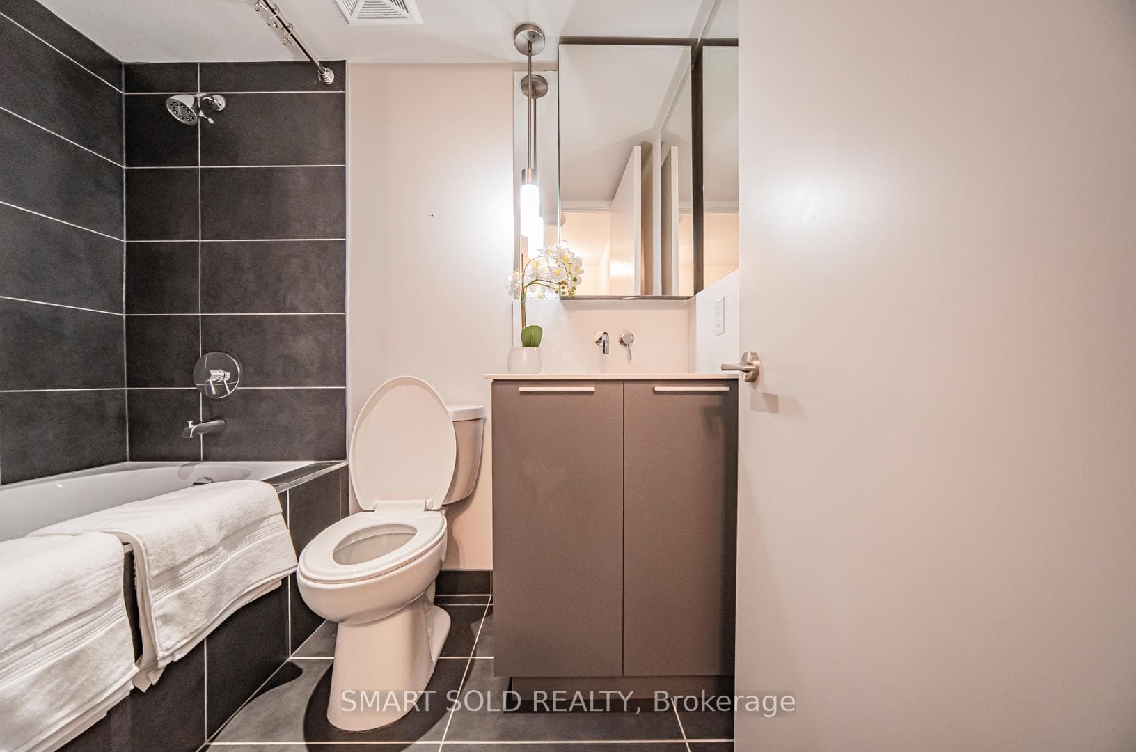 650 King Street Unit 106 photo 24