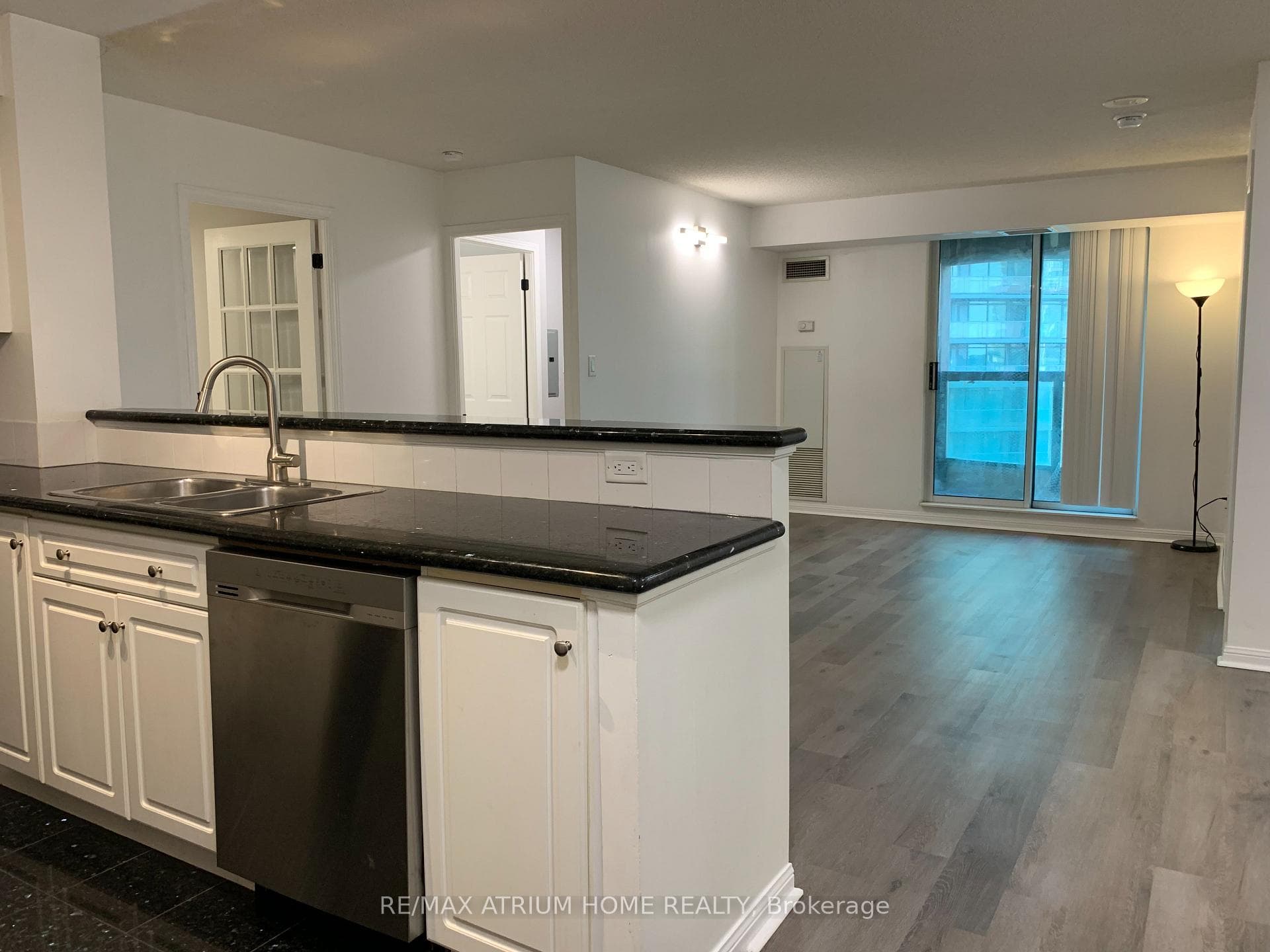 23 Lorraine Drive Unit 816 photo 10