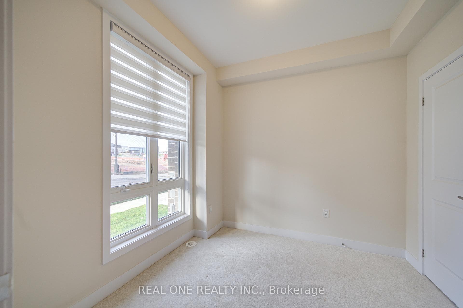 3073 Welsman Gardens photo 39