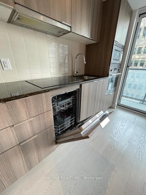 955 Bay Street Unit 1812 photo 22
