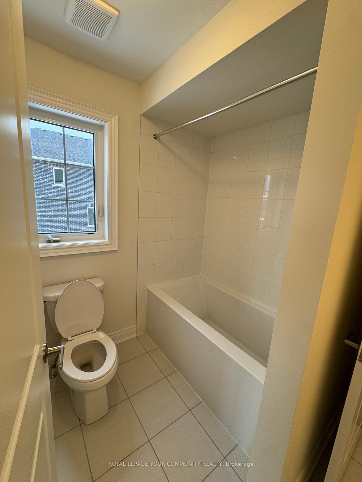 181 Rowe (Main Floor) Street photo 26