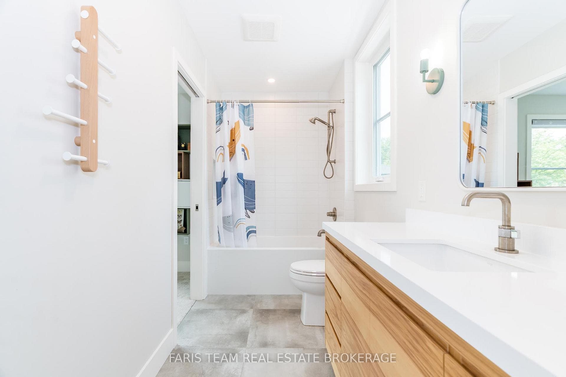 202 Kempenfelt Drive photo 29