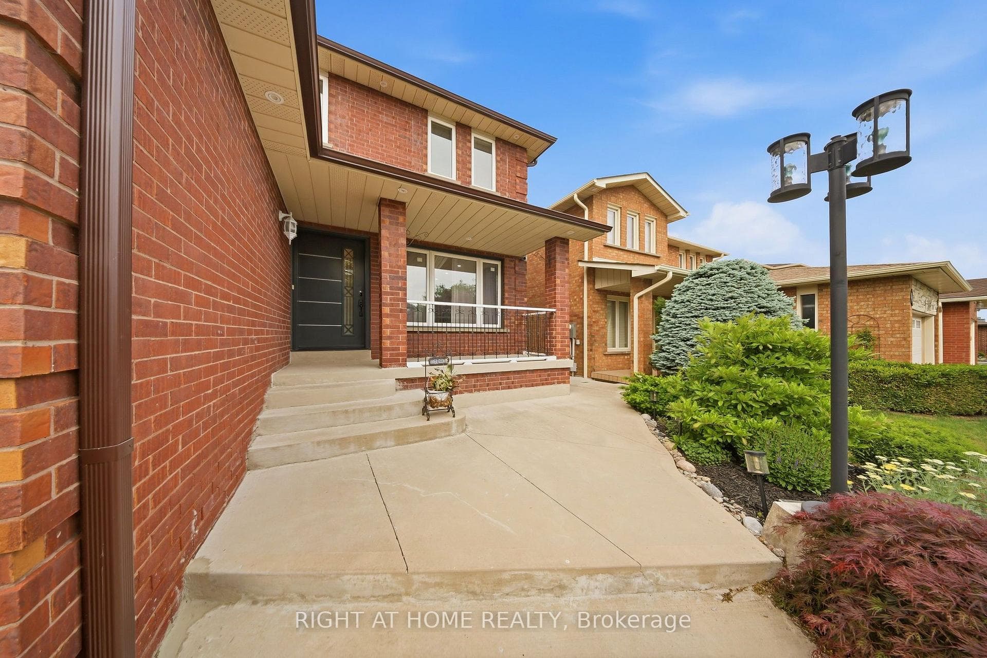 29 Sunforest Drive photo 6