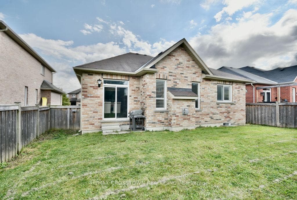1388 Sheldon Street photo 30
