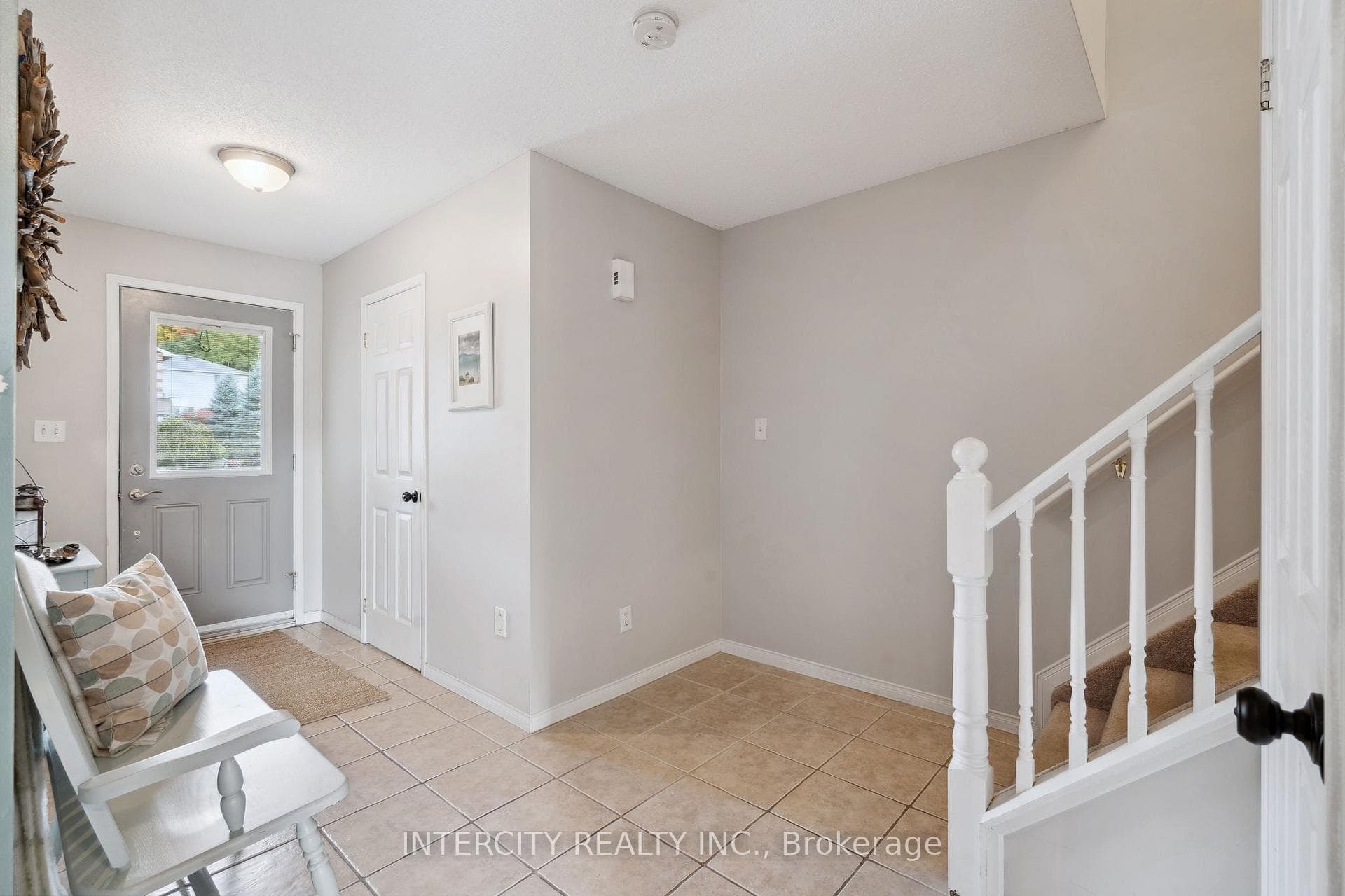 116 Southwinds Crescent photo 3